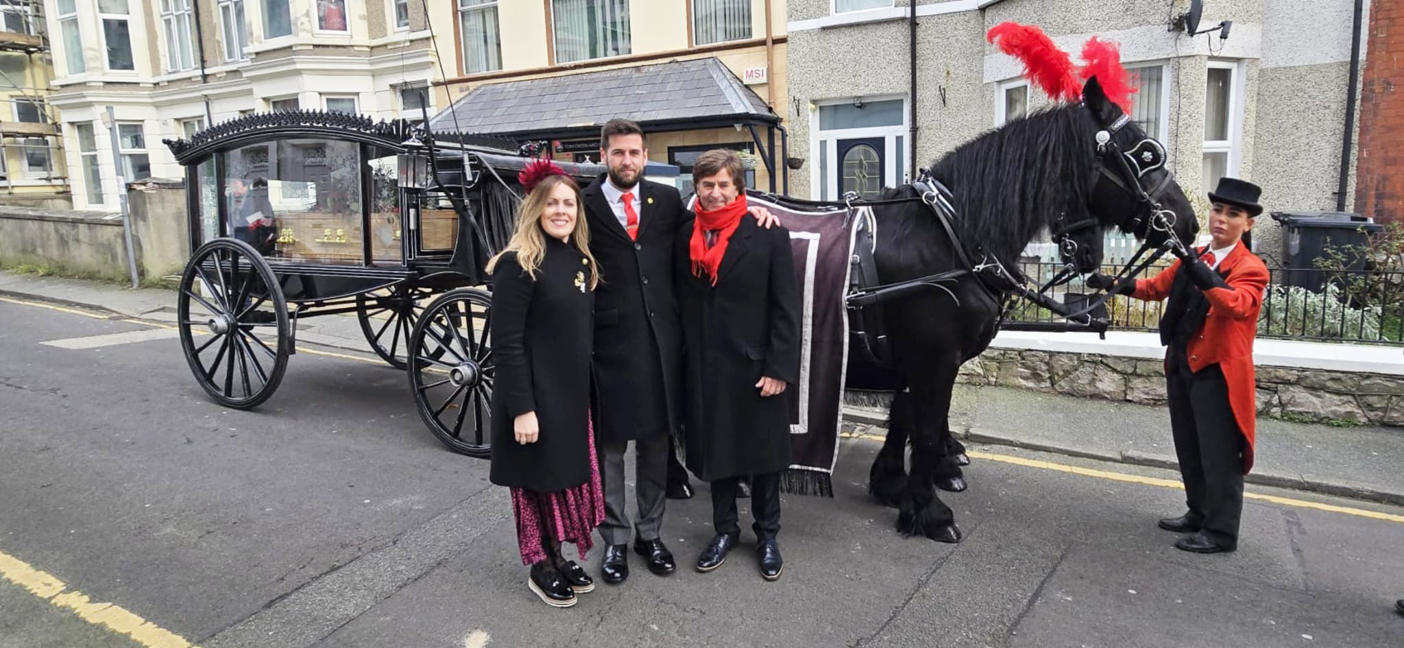 Kelly Tristan Scott Owen infront of Peters Horse Drawn Carriage